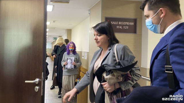 Lewicowa aktywistka stanęła przed sądem w Szczecinie. Monikę Tichy - znaną jako Pacyfka - pozwała Kaja Godek, działaczka pro-life i matka niepełnosprawnego dziecka.
