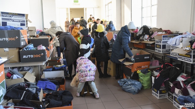 Plecak - to wszystko z czym najczęściej uchodźcy wysiadają na Dworcu Głównym w Szczecinie.