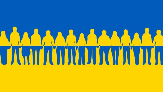 Ukraińcy mieszkający w Polsce, uciekinierzy przed wojną, ale także Hiszpan i Włoch. Kilkudziesięciu wolontariuszy codziennie wspiera akcję Razem Pomóżmy Ukrainie