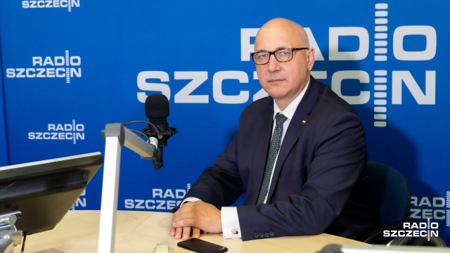 Polska nie może przekazywać Ukrainie samolotów bojowych bądź pozwalać na ich starty ze swoich lotnisk bez uzgodnień z innymi krajami NATO - mówił w Rozmowach pod Krawatem europoseł Prawa i Sprawiedliwości Joachim Brudziński.