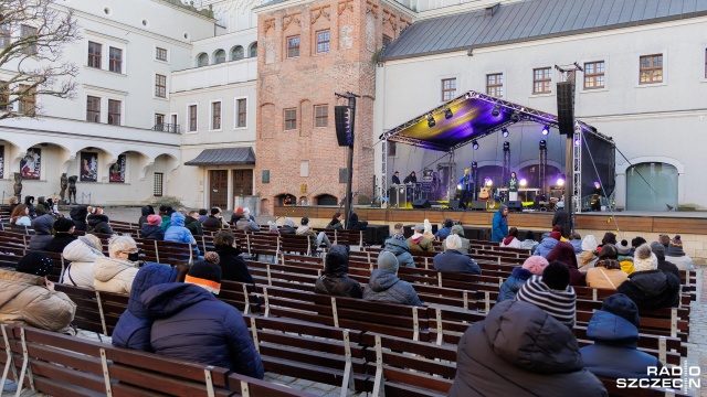 Na Zamku Książąt Pomorskich trawa koncert Zachodnie Pomorze Ukrainie. To inicjatywa Zachodniopomorskiej OFFensywy Teatralnej, we współpracy z Ośrodkiem Teatralnym Kana i Zamkiem Książąt Pomorskich.