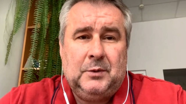 W Kijowie słychać wybuchy, w różnych miejscach ostrzeliwane są dzielnice mieszkalne, aby zastraszać ludność cywilną - prosto ze stolicy Ukrainy opowiadał w Rozmowach pod Krawatem ksiądz Waldemar Pawelec.