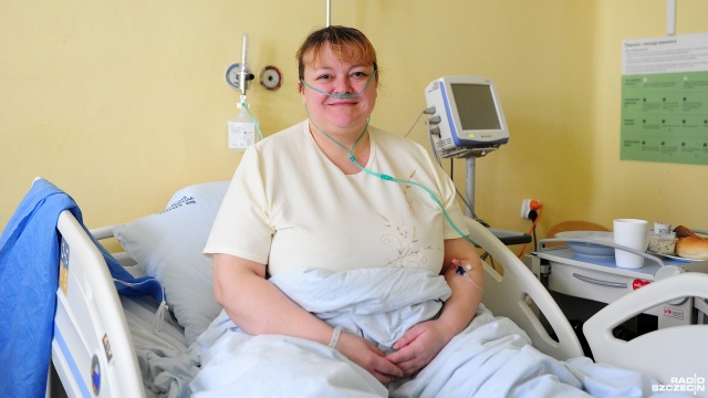 Chirurdzy z Pomorskiego Uniwersytetu Medycznego zoperowali ranną Ukrainkę. Odłamek pocisku utnkął w jej nodze. To pierwsza pacjentka w Szczecinie, która ranna na wojnie na Ukrainie została zoperowana w 109. Szpitalu Wojskowym.