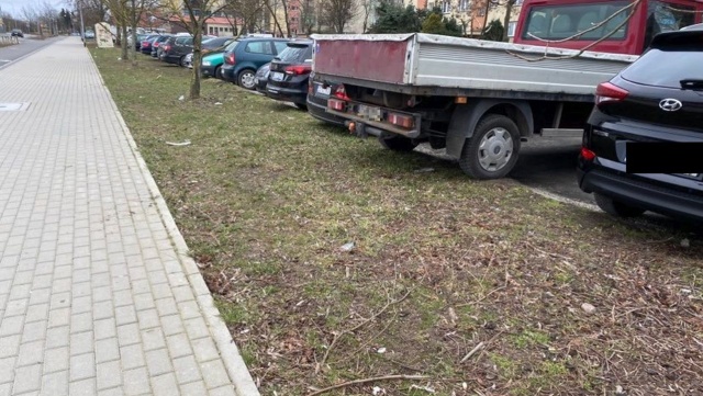 Na przebudowanej ulicy Szafera w Szczecinie brakuje ławek oraz koszy na śmieci - informuje Rada Osiedla Zawadzkiego-Klonowica. Jak się okazuje, projekt tego nie przewidywał.