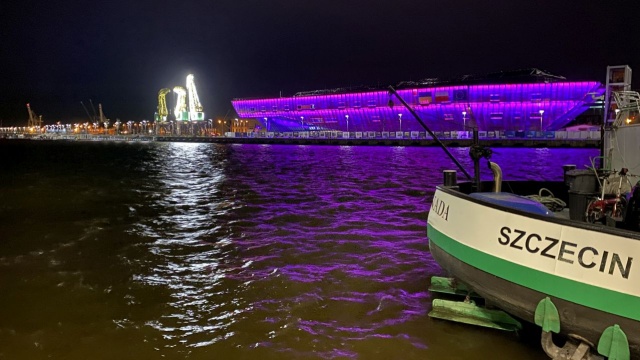 Specjalny pokaz iluminacji na budynku Morskiego Centrum Nauki w Szczecinie. Mieszkańcy będą mogli go zobaczyć w poniedziałek wieczorem.