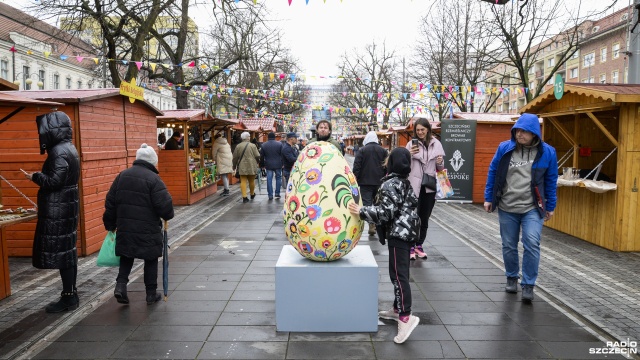 Babka świąteczna, kiełbasa biała czy inne domowe specjały, a także przyprawy i kolorowe stroiki. W szczecińskiej alei Kwiatowej ruszył Jarmark Wielkanocny.