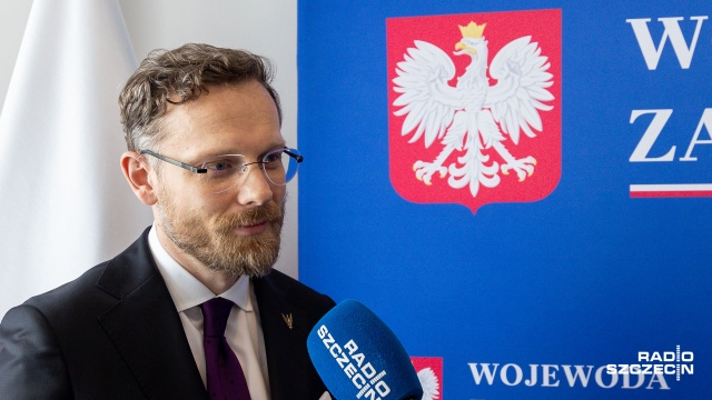 To histeria i hipokryzja rozkręcana z powodów politycznych - w ten sposób wojewoda zachodniopomorski, Zbigniew Bogucki odniósł się do informacji prezydenta Piotra Krzystka, który zapowiedział, że w Szczecinie nie zostaną włączone syreny w hołdzie ofiarom katastrofy smoleńskiej.