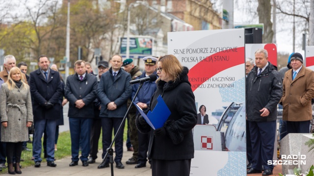 Prezydent Lech Kaczyński na Pomorzu Zachodnim - to tytuł wystawy, która stanęła w Al. Wojska Polskiego w Szczecinie.