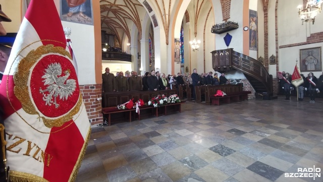Mszą św. w intencji ofiar tragicznego lotu uczcili mieszkańcy Stargardu 12. rocznicę katastrofy smoleńskiej.