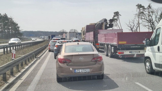 Wielki korek na autostradzie A6