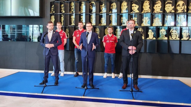 Polska i Słowenia zorganizują tegoroczne mistrzostwa świata siatkarzy - poinformował premier Mateusz Morawiecki podczas czwartkowej konferencji prasowej w Centrum Olimpijskim w Warszawie.