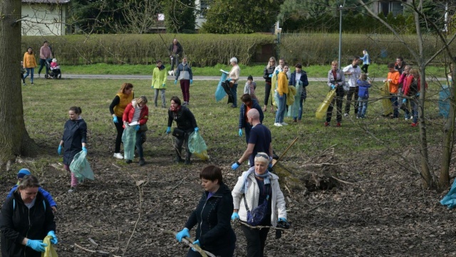 Kilkadziesiąt worków śmieci zebrali uchodźcy w Stargardzie. W ten sposób chcieli podziękować mieszkańcom za pomoc i schronienie udzielone im podczas ucieczki przed wojną.