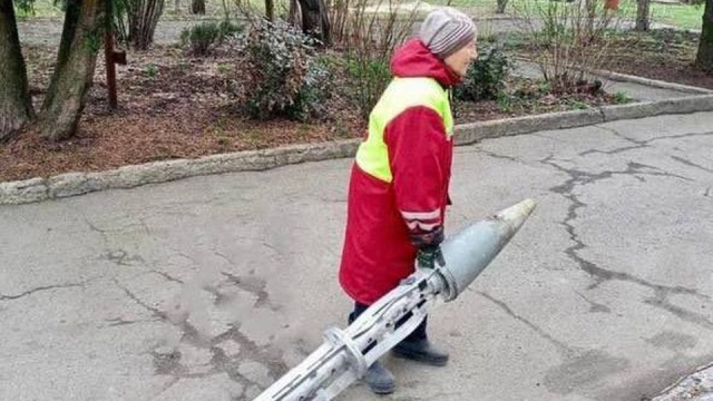 Kolejne ataki na cywilów, apele o ewakuację z Donbasu