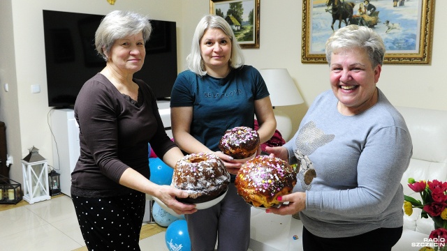Panie z Koła Gospodyń Wiejskich w Mierzynie, wraz z kobietami które uciekły przed wojną na Ukrainie przygotowały wspólnie Polsko - Ukraińskie potrawy, które zagoszczą na wielkanocnych stołach.