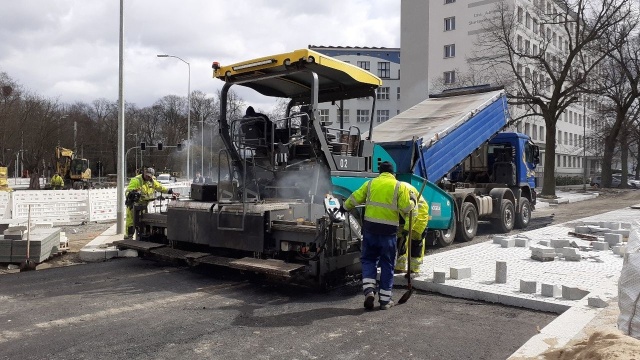 Informacja dla kierowców, którzy pokonują regularnie ulice centrum Szczecina. Od wtorku czeka zmotoryzowanych zmiana organizacji ruchu w okolicy ulicy Roosvelta.