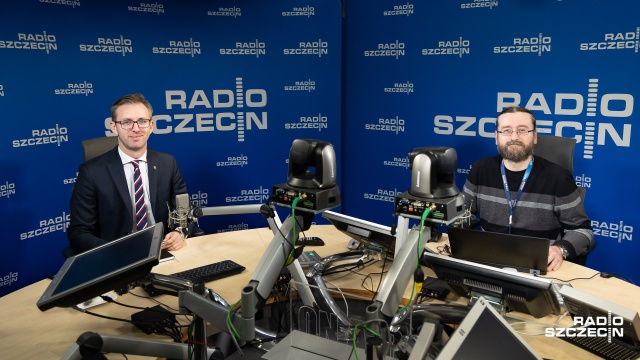 To nie była niespodzianka, a dobre wiadomości dla opozycji. Szczeciński radny Koalicji Obywatelskiej komentuje współpracę Ruchu Szymona Hołowni z Prezydentem Szczecina. Łukasz Kadłubowski w Rozmowach pod Krawatem zapewniał, że nie obawia się o dalszą współpracę jego klubu z Piotrem Krzystkiem. Dodał, że to dobre posunięcie przed wyborami.