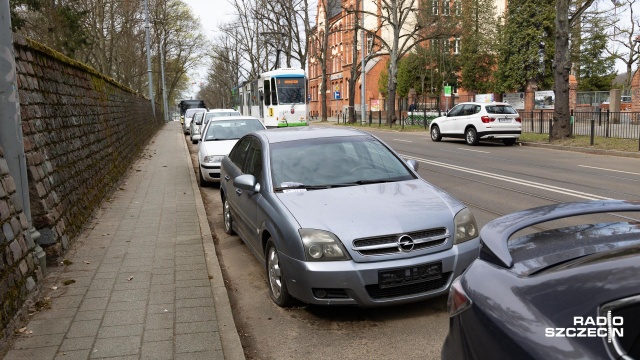 Straż Miejska z roku na rok wydaje coraz więcej dyspozycji usunięcia porzuconych pojazdów. W 2018 roku było ich 100, a w 2021 już 269.