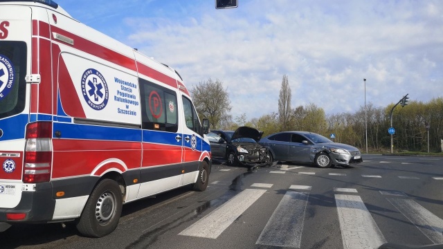 Do wypadku doszło około godziny 9 na skrzyżowaniu ul. Mieszka I z ul. Milczańską, nieopodal centrum handlowego Molo.