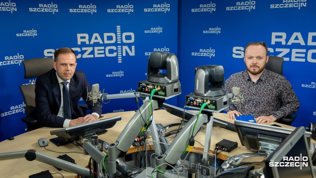 Marszałek powinien wyjaśnić radnym zachodniopomorskiego sejmiku co się dzieje w jego urzędzie - mówił w Rozmowach pod krawatem Rafał Niburski z klubu PiS, komentując informacje o nowym śledztwie CBA i przeszukaniach w mieszkaniach urzędników podejrzanych o korupcję.