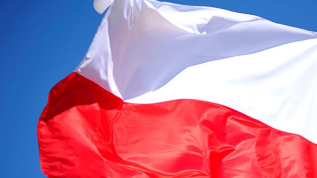 Stowarzyszenie Miłośników Latarń Morskich w Świnoujściu w tym roku obchody Dnia Flagi Rzeczpospolitej Polskiej organizuje z rozmachem. Olbrzymia flaga zawiśnie nie tylko na świnoujskiej Latarni Morskiej, ale też w polskich górach. Teraz organizatorzy szukają chętnych do jej złożenia.
