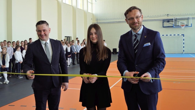 Dwie całkowicie przebudowane sale gimnastyczne oddano we wtorek do użytku w Zespole Szkół Publicznych w Golczewie. Ich modernizacja była możliwa dzięki dotacji z Rządowego Funduszu Inwestycji Lokalnych.