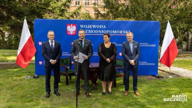 Wojewoda zachodniopomorski, Zbigniew Bogucki przekazał dla szpitala na szczecińskich Pomorzanach sprzęt, który służył zakażonym koronawirusem.