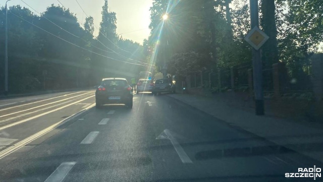 Przy skrzyżowaniu ulic Mickiewicza i Noakowskiego auto osobowe potrąciło rowerzystę.