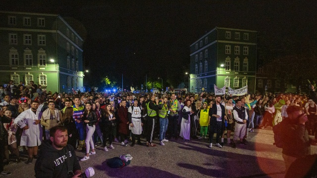 O północy studenci odebrali klucz do bram miasta z rąk prezydenta i biegli ulicami centrum Szczecina pod Rektorat ZUT-u.