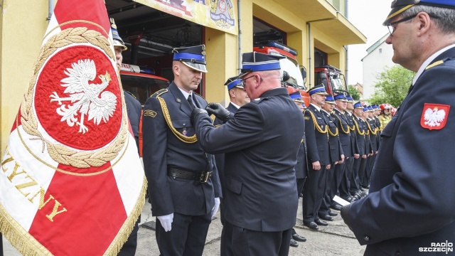 Ponad 30 strażaków powiatu gryfińskiego uzyskało w piątek awanse i zostało odznaczonych w ramach ich corocznego święta.