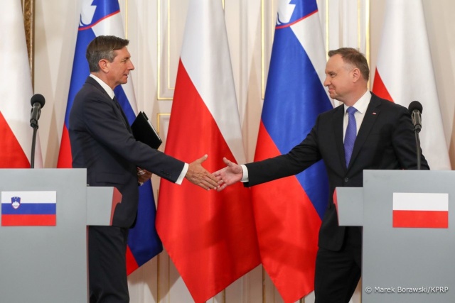 Szósty pakiet unijnych sankcji zostanie przyjęty - liczy na to prezydent Andrzej Duda. W czasie konferencji z prezydentem Słowenii Borutem Pahorem powiedział, że pakiet ten powinien być dla Rosji bardzo dotkliwy.