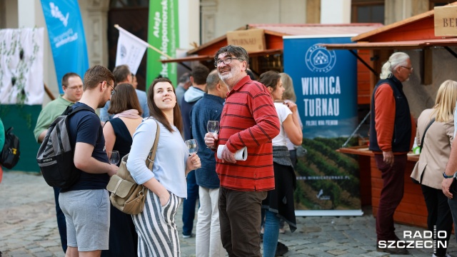 10 producentów, 60 rodzajów i setki litów wina - to wszystko na dziedzińcu Zamku Książąt Pomorskich, bo dziś Szczecin jest winną stolicą regionu.
