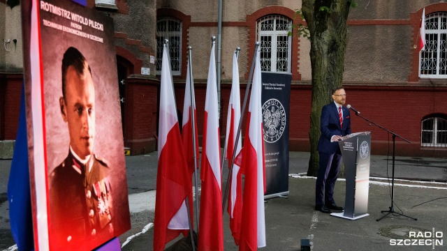 Uroczystość upamiętniająca rotmistrza Witolda Pileckiego w 74. rocznicę jego zamordowania przez komunistycznych oprawców odbyła się w Technikum Ekonomicznym w Szczecinie, którego patronem jest właśnie Witold Pilecki.