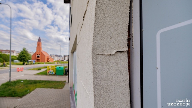 Mieszkańcy bloku przy ulicy Armii Krajowej w Stargardzie obawiają się o swój dobytek.