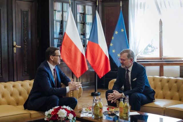 Czesi zainwestują w rozbudowę świnoujskiego gazoportu, tymczasem premier Mateusz Morawiecki zadeklarował pomoc w realizacji projektu budowy gazociągu Stork II, który połączy Polskę i Czechy.