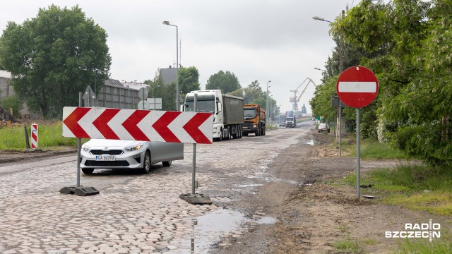 Kolejne zmiany przy dojeździe do szczecińskiego portu - chodzi o okolice skrzyżowania ulic Logistycznej i Hryniewieckiego.