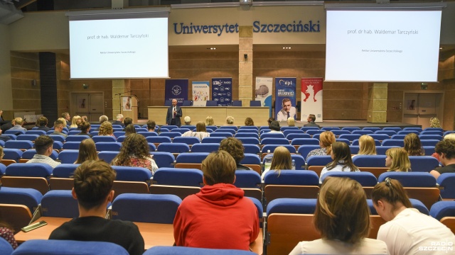 Jeżeli pilnie nie zajmiemy się problemem psychiatrii dziecięcej, za chwilę urośnie on do gigantycznych rozmiarów - mówią lekarze. Na ten temat dyskutują w poniedziałek specjaliści i parlamentarzyści na Uniwersytecie Szczecińskim na konferencji Zdrowie psychiczne dzieci i młodzieży.