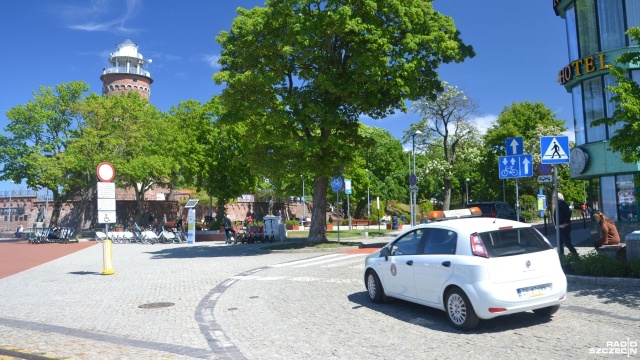 Koniec widoku samochodów przejeżdżających przez kołobrzeski port pasażerski. To kolejny etap uspokojenia ruchu w strefie portowej miasta.
