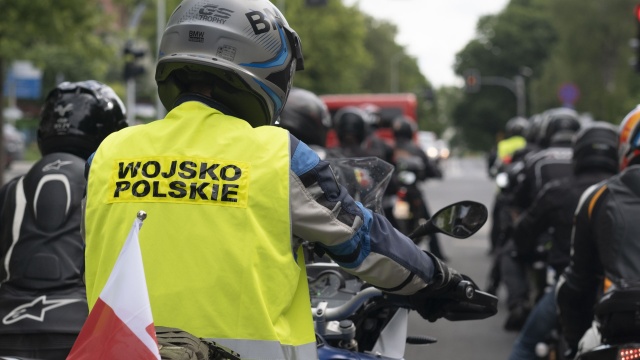 Chcemy odwiedzić na cmentarzach poległych weteranów i tym podkreślić, że pamiętamy o nich mimo tego, że już ich z nami nie ma - mówi major Mariusz Kaczerski z 12 Dywizji Zmechanizowanej, koordynator Trzeciego Rajdu Weteranów.