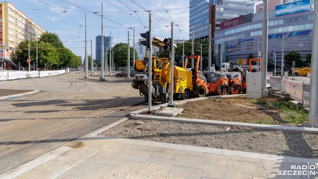 Spore zmiany dla kierowców i pasażerów komunikacji miejskiej w Szczecinie. Od czwartku, część placu Rodła została wyłączona z ruchu kołowego.