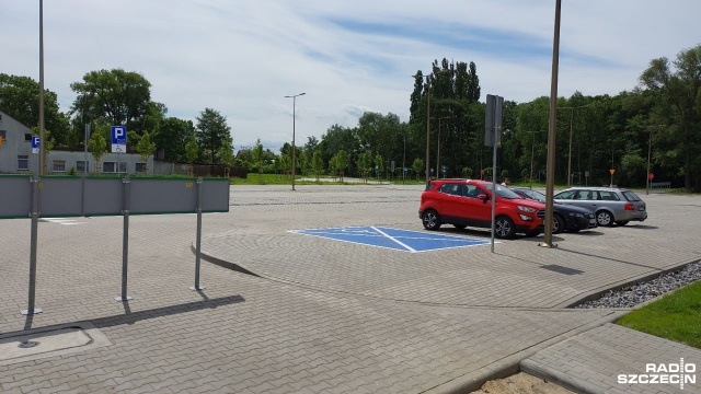 Na długi czerwcowy weekend otwarty został nowy parking przy dworcu kolejowym w Świnoujściu. Jest tam 128 miejsc dla samochodów.