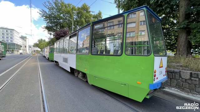 Cztery linie tramwajowe ponownie ruszyły swoimi stałymi trasami. Udało się naprawić złamany pantograf. Doszło do tego w okolicy ulic Matejki i Piłsudskiego.