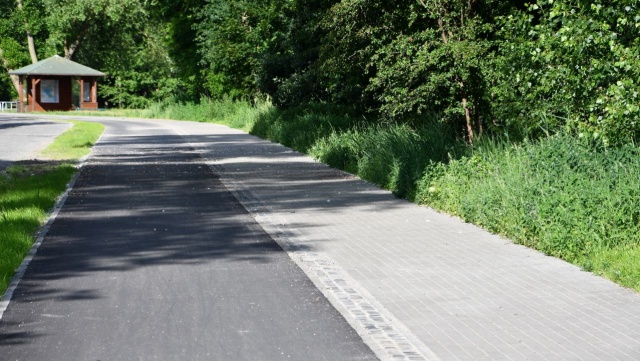 Niemal 1,5 kilometrowy odcinek nowej drogi rowerowej - wzdłuż ulic Jachtowej i Rogozińskiego w Świnoujściu - jest już gotowy.
