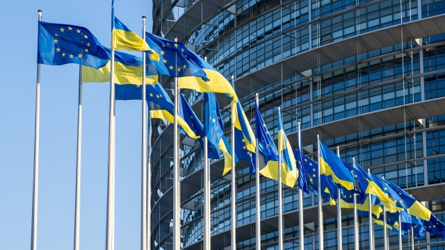 Premier Mateusz Morawiecki powiedział, że przyznanie Ukrainie statusu państwa kandydata do Unii Europejskiej to strategiczna zmiana.