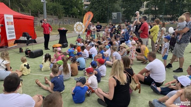Bańkowo, kolorowo i magicznie - rozpoczęły wakacje dzieci z osiedla Nowe Miasto w Szczecinie. W sobotę odbył się tam festyn.