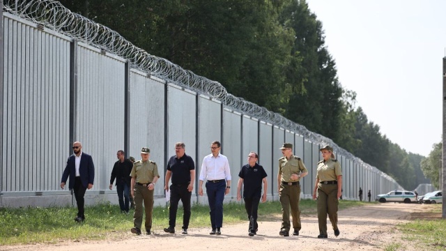 Zakończyły się główne prace przy budowie zapory na polsko-białoruskiej granicy.