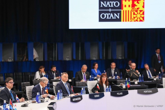Historyczny szczyt NATO