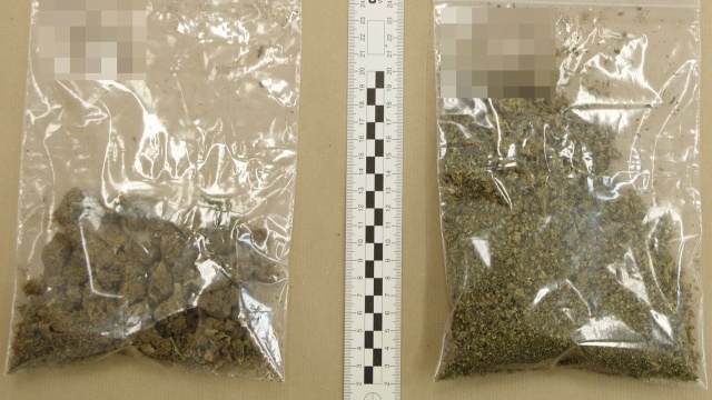 Mieli kilogram narkotyków - odpowiedzą za to przed sądem. Marihuana i amfetamina znajdowała się w mieszkaniach zajmowanym przez 19-to i 24-latka. Zabezpieczyli je policjanci z Koszalina.