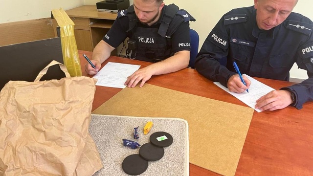 Już nie w trzy kubki a w trzy cukierki. Taką nielegalną grę hazardową organizował w Kołobrzegu 66-latek.