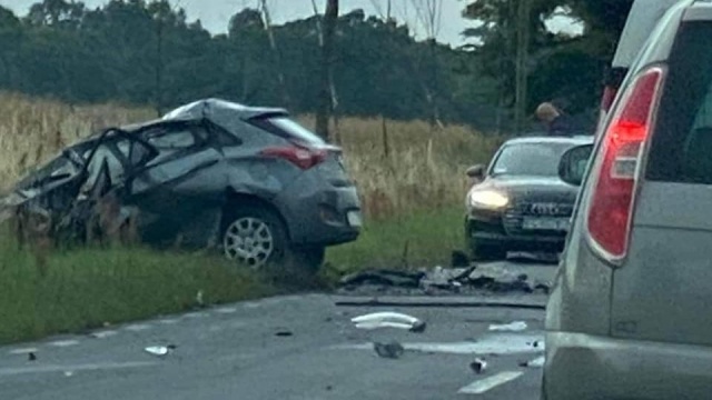 Jedna osoba nie żyje po porannym wypadku na drodze nr 113 do Goleniowa. Do zdarzenia doszło przed godz. 7 na drodze nr 113 do Goleniowa.