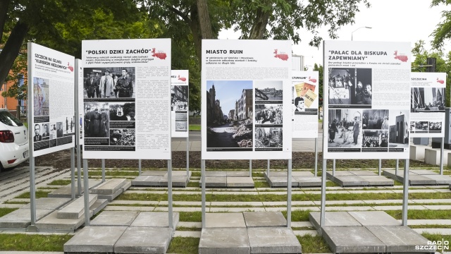 Przed siedzibą Radia Szczecin można oglądać wystawę Najdalsza Polska. Szczecin 1945-1948.